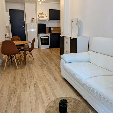 Apartamento Sous La Tour Poligny  Exterior foto