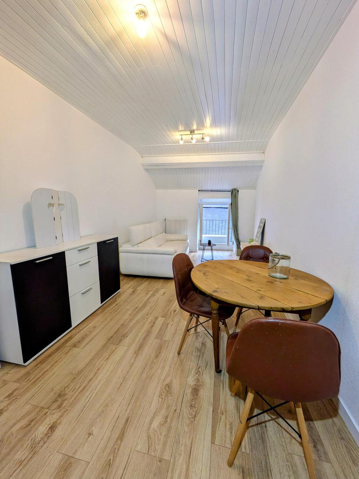Apartamento Sous La Tour Poligny  Exterior foto