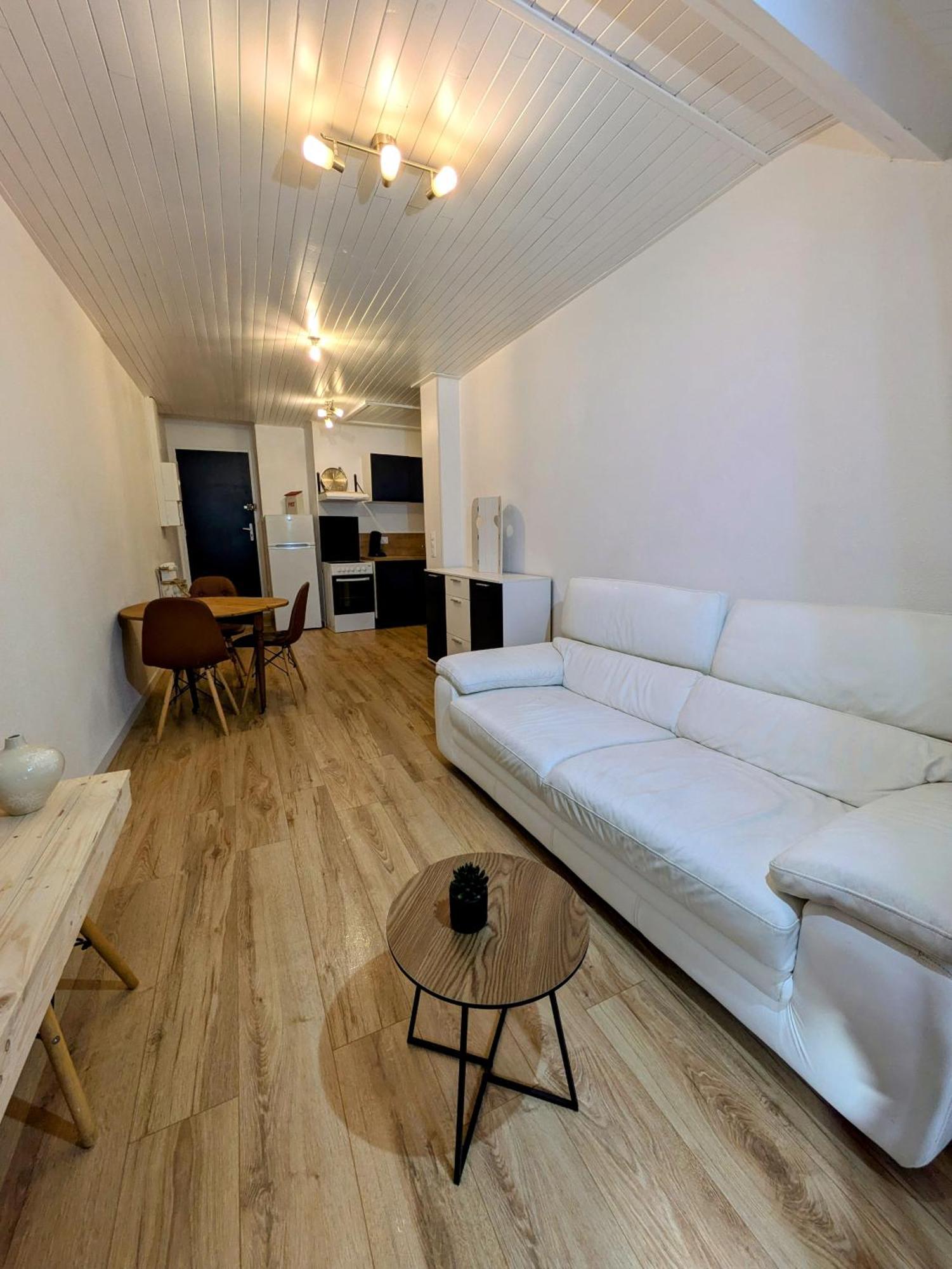 Apartamento Sous La Tour Poligny  Exterior foto