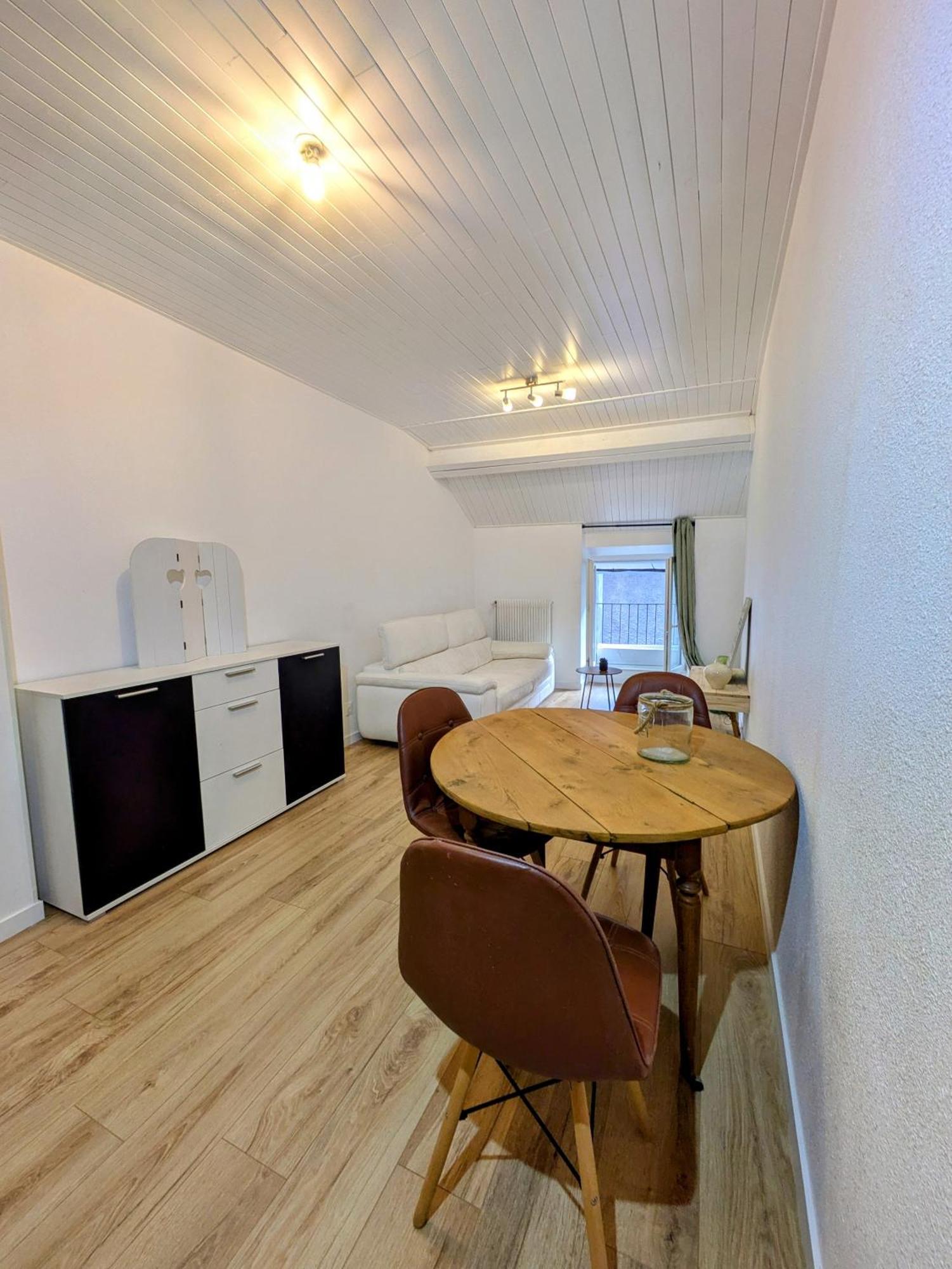 Apartamento Sous La Tour Poligny  Exterior foto